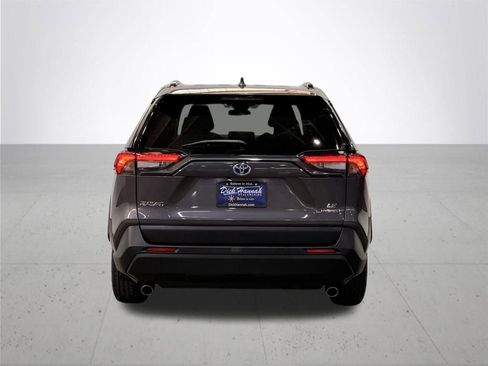 Used 2022 Toyota RAV4 LE image 11