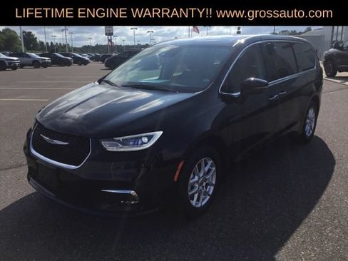 Certified 2024 Chrysler Pacifica Touring-L FWD image 4