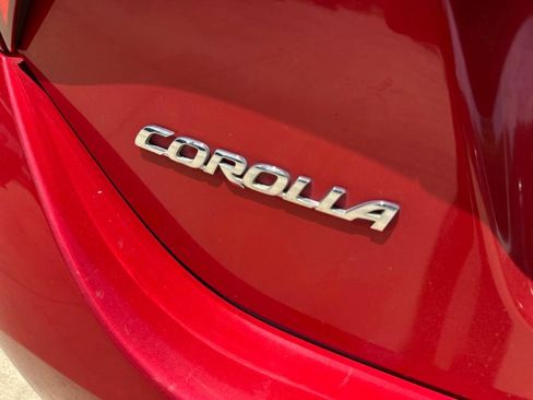 Used 2018 Toyota Corolla LE FWD image 12