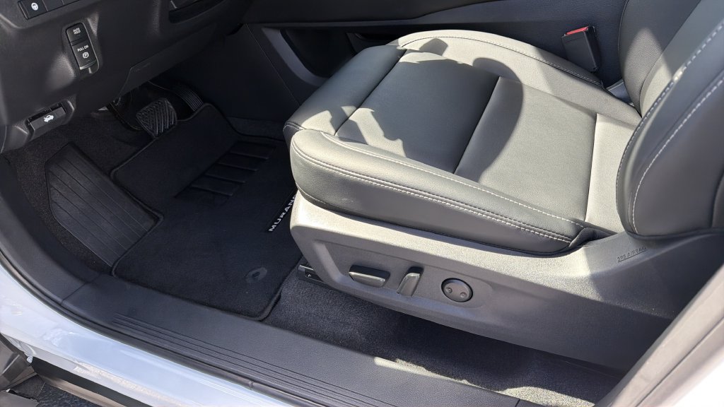 Used 2025 Nissan Murano SV AWD/4WD image 18