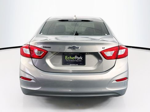 Used 2018 Chevrolet Cruze LT w/ Convenience Package image 7