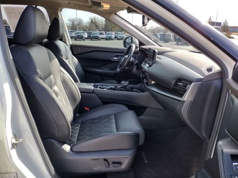 Used 2023 Nissan Rogue Platinum w/ Platinum Premium Package image 13