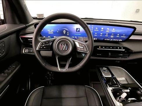 Used 2025 Buick Enclave Sport Touring w/ Power Package image 6