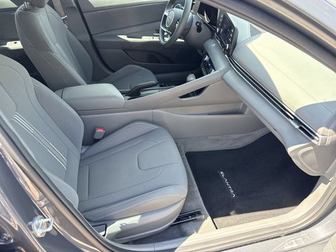 Used 2023 Hyundai Elantra SEL FWD image 28