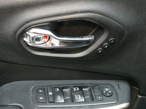 Used 2017 Jeep Cherokee Limited w/ Luxury Group image 18