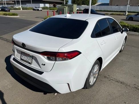 Used 2025 Toyota Corolla LE w/ LE Premium Package FWD image 4