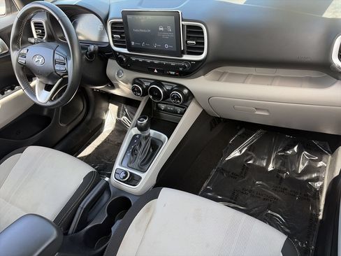 Used 2025 Hyundai Venue SEL FWD image 24