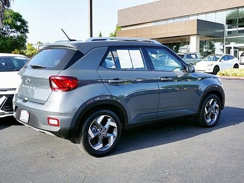 Certified 2025 Hyundai Venue SEL FWD image 8