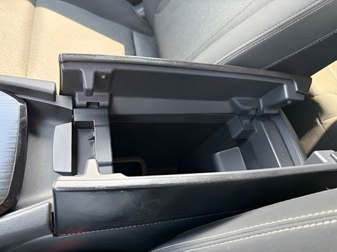 Used 2025 Nissan Rogue SV FWD image 21