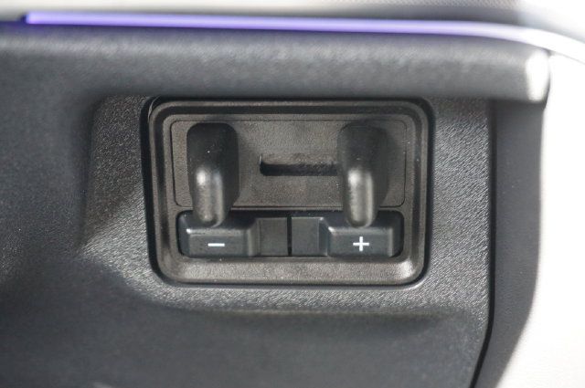 Used 2025 Ford Expedition Tremor AWD/4WD image 13