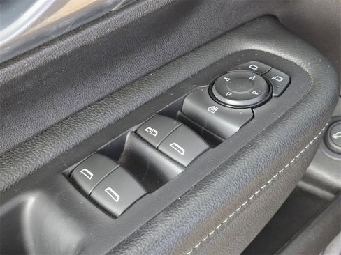 Used 2024 GMC Terrain SLT image 36