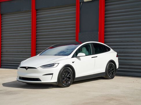 Used 2023 Tesla Model X Standard Range image 1
