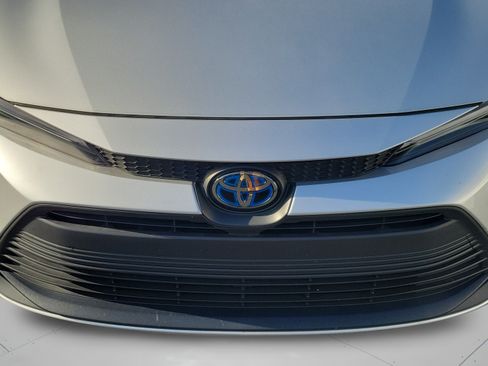 Used 2025 Toyota Corolla LE w/ Convenience Package FWD image 13