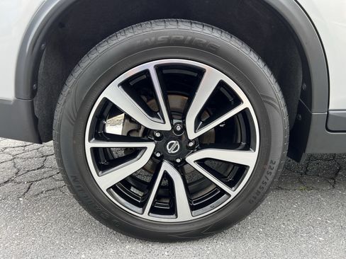 Used 2020 Nissan Rogue SL AWD/4WD image 11