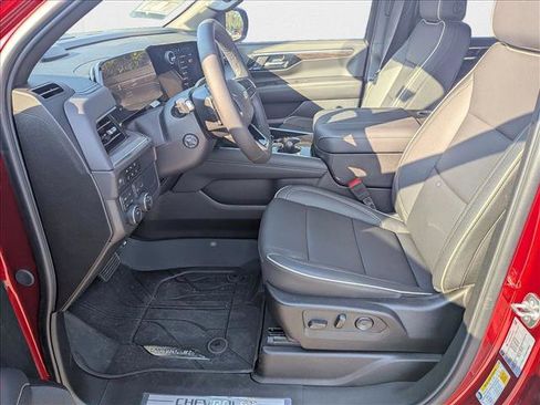 New 2025 Chevrolet Suburban Premier image 15