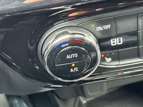 Used 2025 Chevrolet Trax RS w/ Sunroof Package FWD image 29