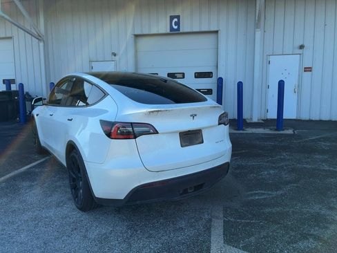 Used 2021 Tesla Model Y Long Range image 3