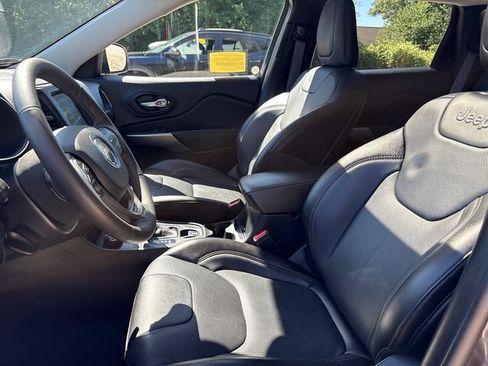 Used 2022 Jeep Cherokee Latitude Lux w/ Sun & Sound Group AWD/4WD image 38