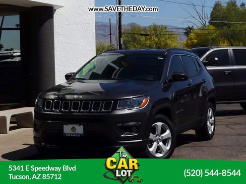 Used 2019 Jeep Compass Latitude FWD image 1