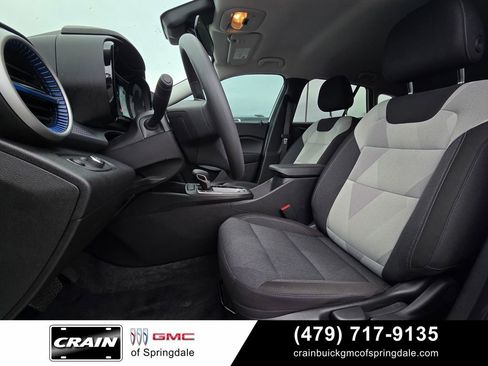 Used 2025 Chevrolet Trax LS w/ LS Convenience Package FWD image 23