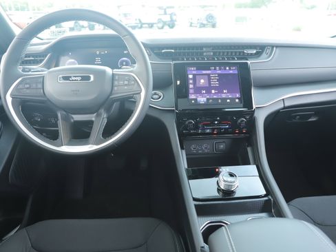 New 2025 Jeep Grand Cherokee Laredo X w/ Luxury Tech Group I image 26