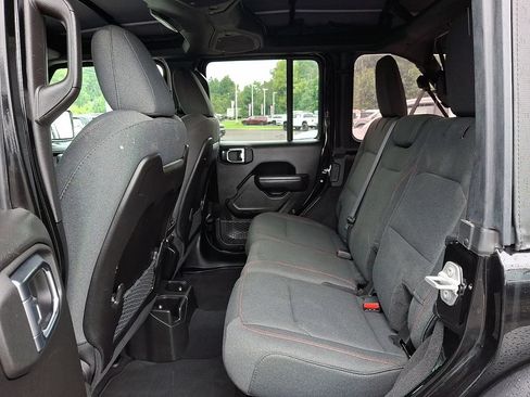 Used 2025 Jeep Wrangler Unlimited Rubicon AWD/4WD image 11