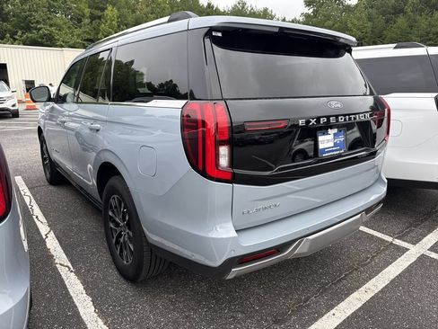 Used 2025 Ford Expedition Platinum AWD/4WD image 15