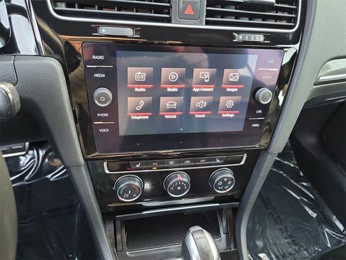 Used 2019 Volkswagen GTI SE image 8