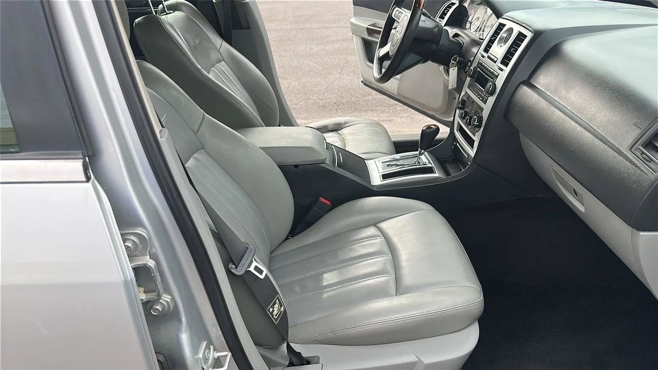 Used 2007 Chrysler 300 C RWD image 34