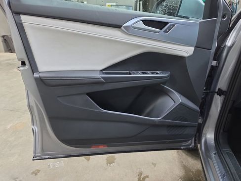 New 2026 Volkswagen Taos SE AWD/4WD image 12