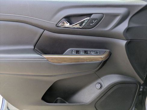 Used 2022 GMC Acadia SLE w/ Driver Convenience Package image 10