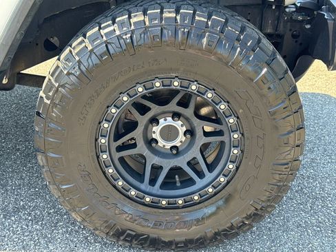 Used 2018 Jeep Wrangler Unlimited Sahara image 12