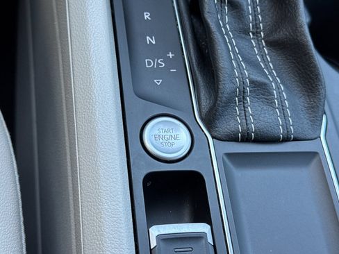 Used 2021 Volkswagen Atlas SE w/ Panoramic Sunroof Package FWD image 27