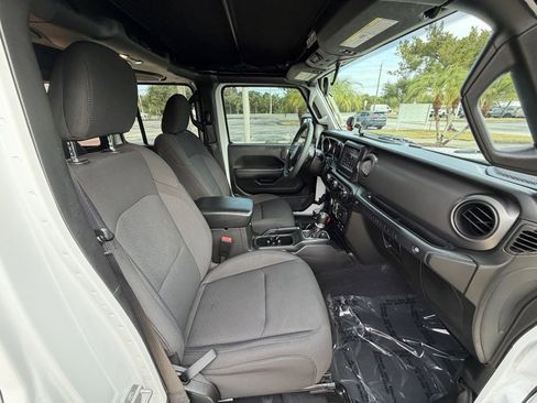 Used 2023 Jeep Wrangler Sport S image 31