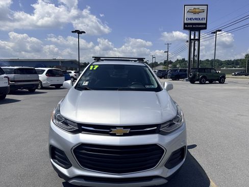 Used 2017 Chevrolet Trax LT w/ LT Convenience Package AWD/4WD image 9