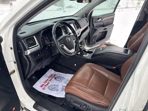 Used 2017 Toyota Highlander Limited AWD/4WD image 16