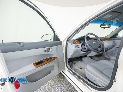 Used 2006 Buick LaCrosse CXL w/ Chrome Appearance Package FWD image 9
