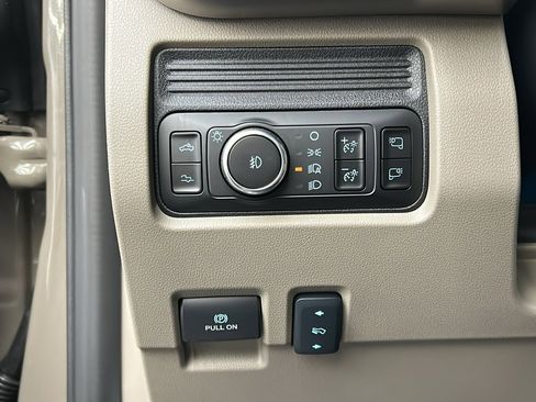 Used 2026 Ford F450 Platinum w/ Platinum Plus Package image 32