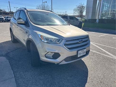 Used 2017 Ford Escape Titanium image 2