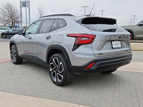 Used 2024 Chevrolet Trax RS w/ Driver Confidence Package image 2