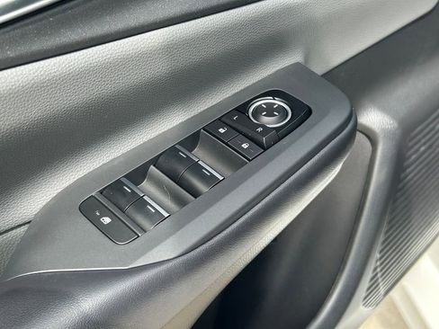 Used 2023 Toyota Prius XLE FWD image 22