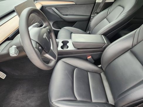 Used 2023 Tesla Model Y Performance image 12