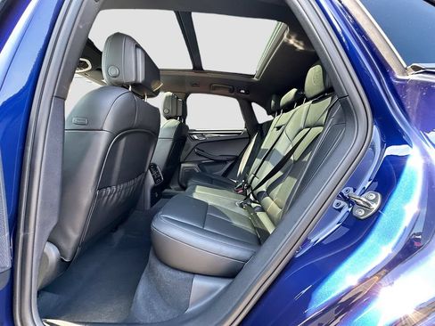 Certified 2026 Porsche Macan AWD/4WD image 24