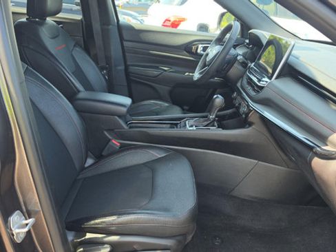 Used 2023 Jeep Compass Trailhawk AWD/4WD image 15