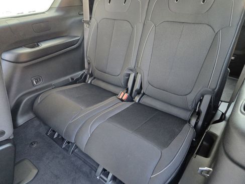 New 2025 Jeep Grand Cherokee L Laredo image 24