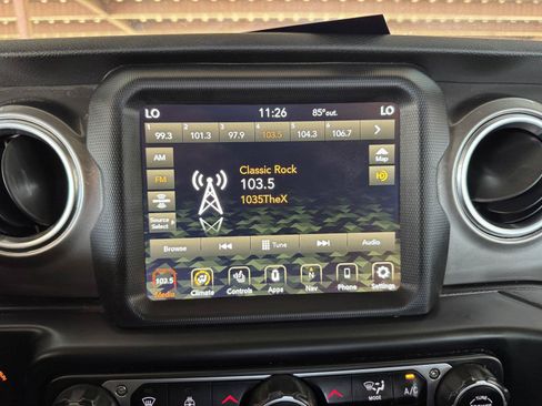 Used 2020 Jeep Gladiator Overland AWD/4WD image 11