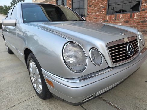 Used 1998 Mercedes-Benz E 320 Sedan image 33