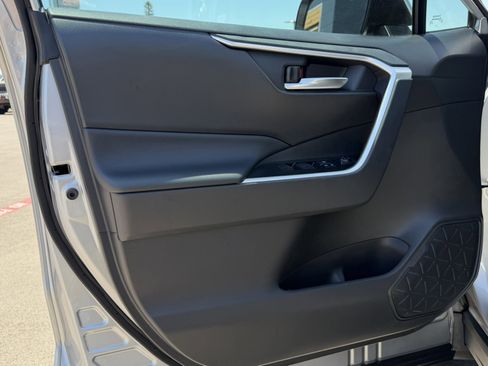 Used 2025 Toyota RAV4 XLE Premium FWD image 9