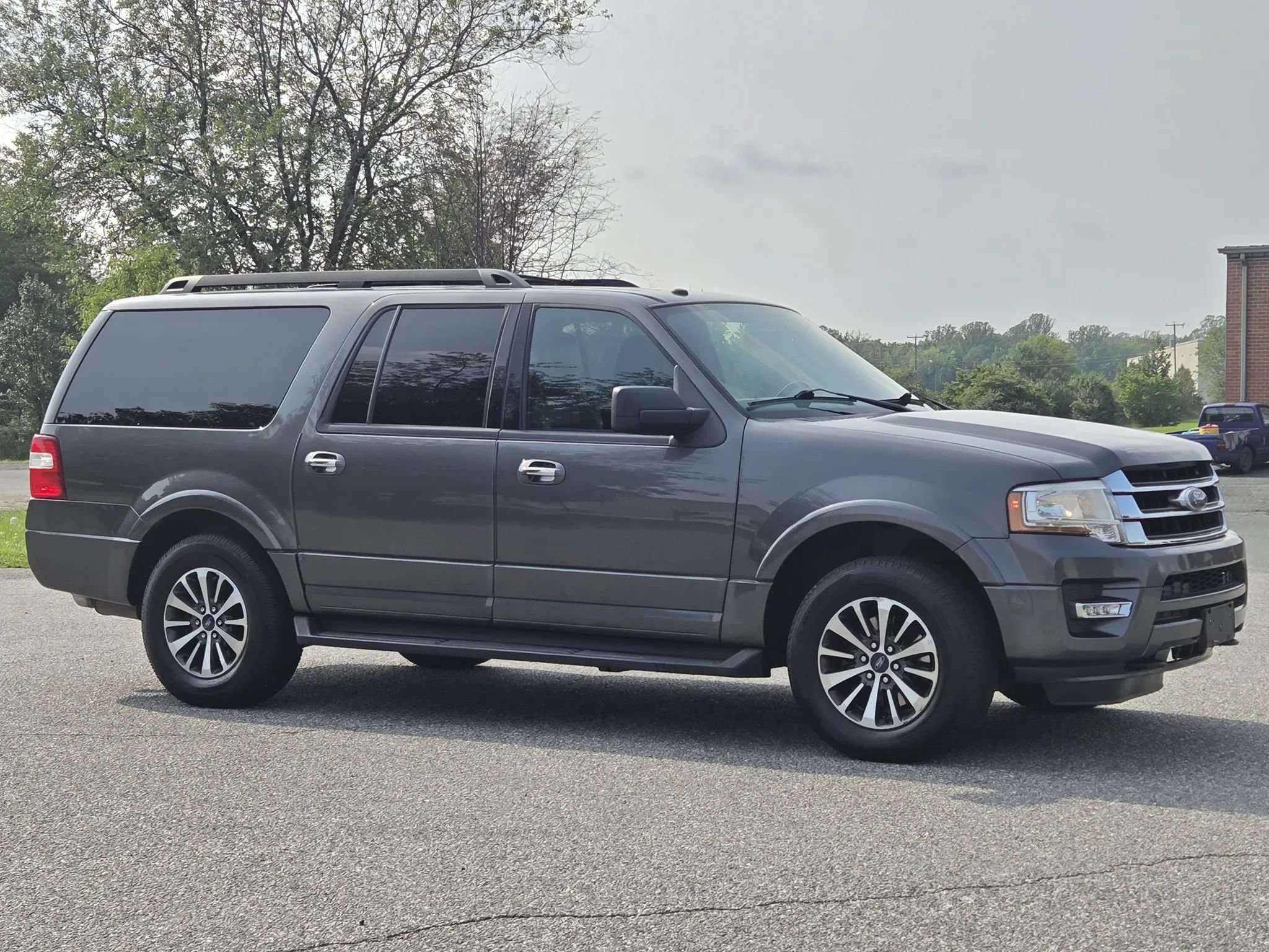 Used 2017 Ford Expedition EL XLT AWD/4WD image 5
