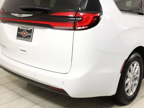 Used 2025 Chrysler Pacifica Select FWD image 41